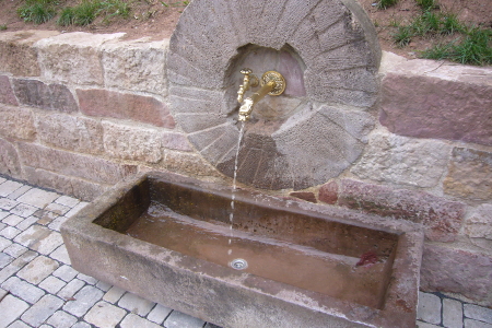 Sandsteintrog für Brunnenwasser an der Seemühle