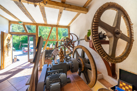 Energie aus Wasserkraft in der Seemühle des Baumhaushotels