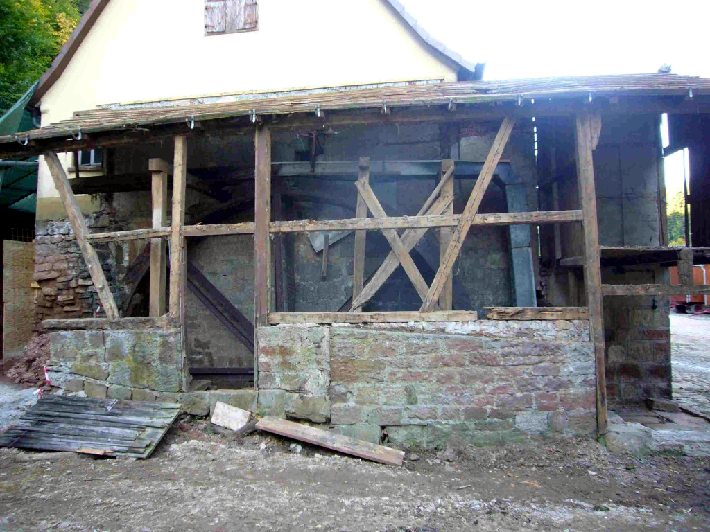Fachwerk und Dach über dem alten Mühlenrad der Seemühle