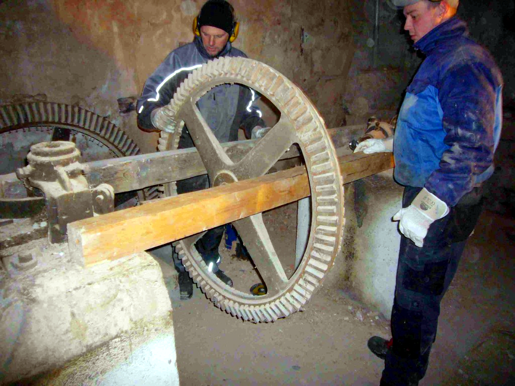 Ausbau der alten Mühlentechnik