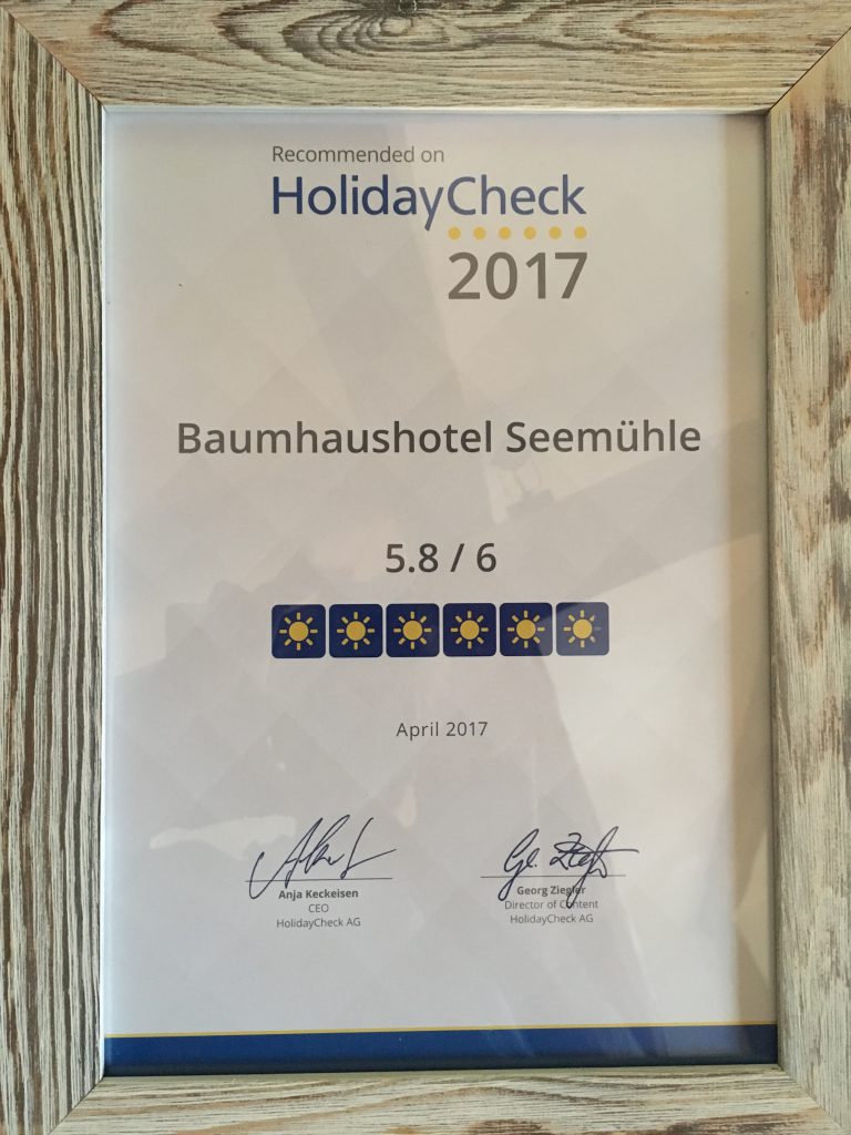 Urkunde von HolidayCheck 2017