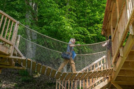 Hängebrücke zum Baumhaus